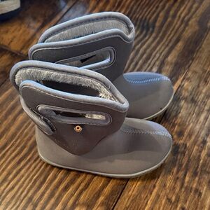 Baby bogs size 8 unisex